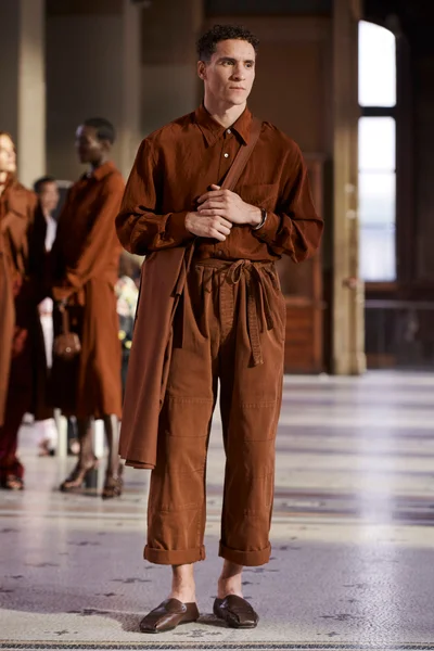 Look 24